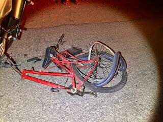 Ciclista haitiano morre atropelado &agrave;s margens de rodovia e caminhoneiro foge