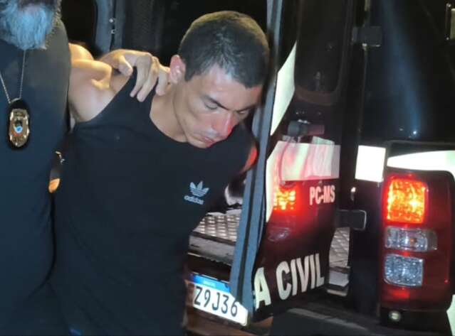 Piloto de moto usada na execu&ccedil;&atilde;o de jovem em garagem &eacute; preso