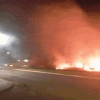 Inc&ecirc;ndio avan&ccedil;a em &aacute;rea verde e espalha fuma&ccedil;a na Avenida Guaicurus