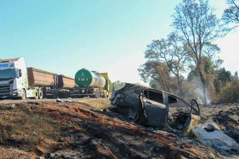 Ultrapassagem proibida provocou acidente com 4 mortes e cinco ve&iacute;culos na BR-163