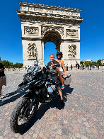 Ap&oacute;s tens&atilde;o no Canad&aacute;, Celinho e sua BMW chegam a Paris