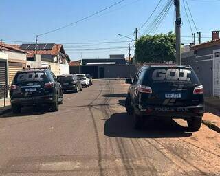 Pol&iacute;cia prende 11 e fecha dep&oacute;sito clandestino de medicamentos 