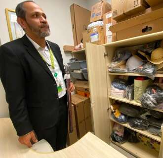 De coelho e cadeira de rodas, veja a cole&ccedil;&atilde;o que lota os achados e perdidos