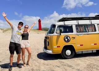 Casal abandonou escritório para ser feliz na estrada e morar em Kombi Casal abandonou escritório para ser feliz na estrada e morar em Kombi
