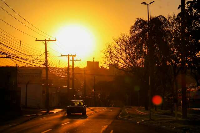 Ter&ccedil;a-feira em MS ser&aacute; de calor intenso e alerta para umidade de at&eacute; 10%
