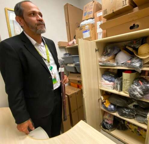 De coelho e cadeira de rodas, veja a cole&ccedil;&atilde;o que lota os achados e perdidos