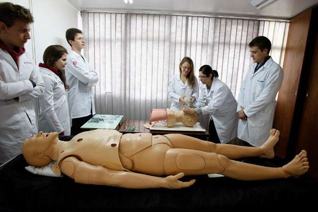 M&eacute;dicos estrangeiros poder&atilde;o se aperfei&ccedil;oar no Brasil mesmo sem diploma validado