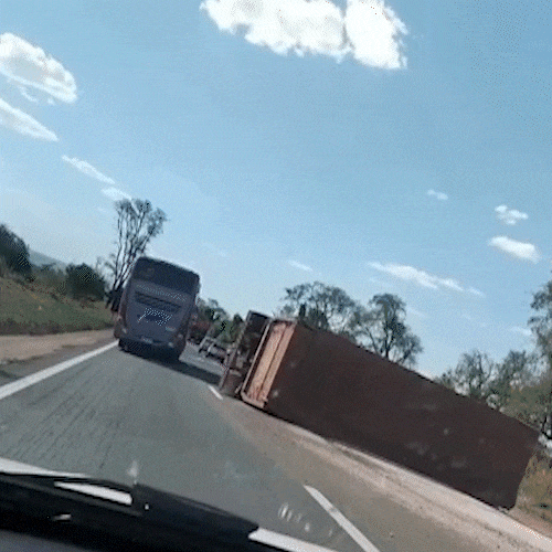 Um dia ap&oacute;s trag&eacute;dia com 4 mortos, novo acidente causa lentid&atilde;o na BR-163