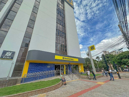 No dia do &ldquo;vale&rdquo;, banc&aacute;rios fazem paralisa&ccedil;&atilde;o nacional de 24 horas