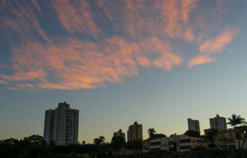 Frente fria traz chance de chuva e tr&eacute;gua no calor em parte de MS 
