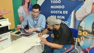 Imigrantes reconstroem a vida em MS com qualificação profissional Imigrantes reconstroem a vida em MS com qualificação profissional