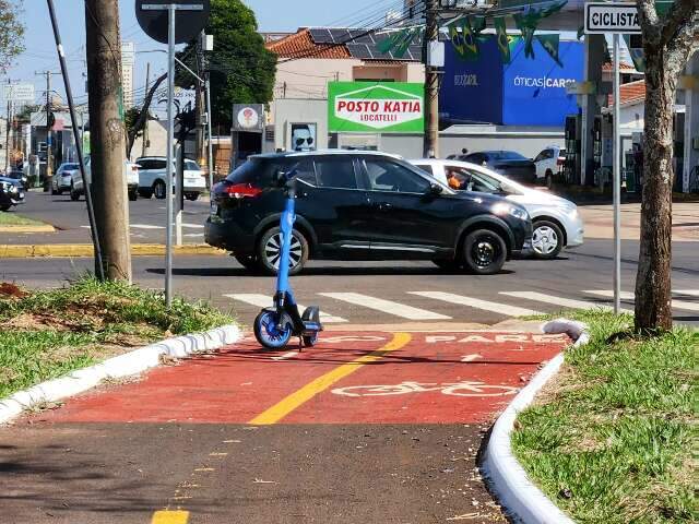 Com patinetes largados pela cidade, C&acirc;mara aprova regras para estacionamento
