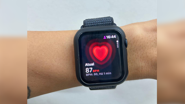 Monitoramento contínuo no pulso: até onde os alertas dos wearables preocupam?
