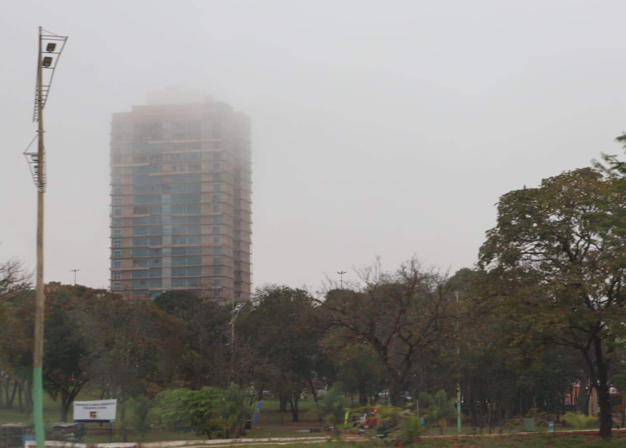 Image for Clima londrino encobre Campo Grande e desvia voo para outro aeroporto