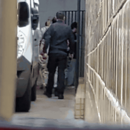 Irm&atilde;os Razuk chegam ao f&oacute;rum para audi&ecirc;ncia ap&oacute;s caso de rifas milion&aacute;rias