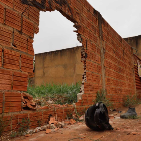 Image for Família acredita que motociclista teve convulsão antes de bater em muro e morrer