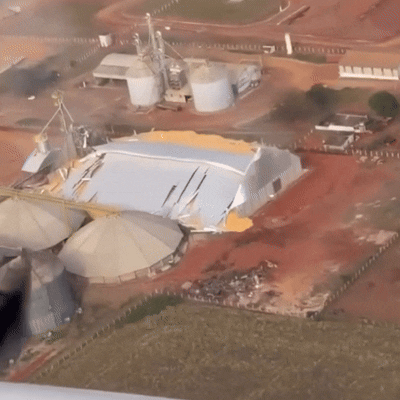 Armaz&eacute;m desaba e espalha toneladas de gr&atilde;os em cooperativa de S&atilde;o Gabriel