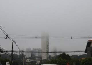 Névoa que cobre cidade é prenúncio de queda ainda maior nas temperaturas Névoa que cobre cidade é prenúncio de queda ainda maior nas temperaturas