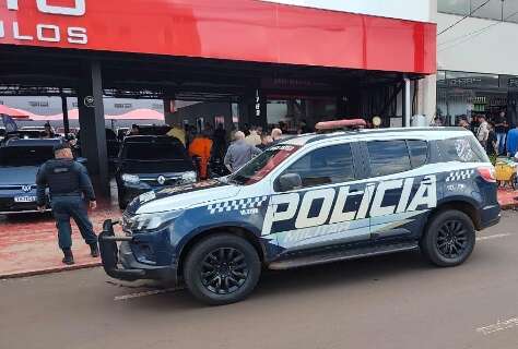 Dono de academia &eacute; preso por liga&ccedil;&atilde;o ao assassinato de jovem em loja de carros