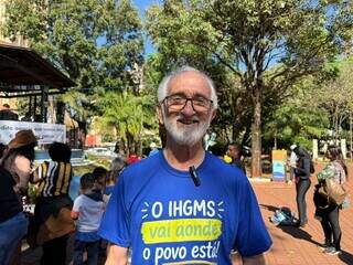 De gra&ccedil;a, 2 mil livros est&atilde;o &agrave; espera de novos donos na Pra&ccedil;a Ary Coelho