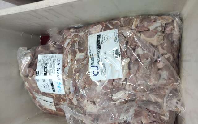 Den&uacute;ncia mostra carnes descongeladas fora da refrigera&ccedil;&atilde;o em cozinha do Sesc