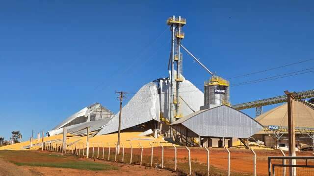 Armaz&eacute;m que desabou estava 80% cheio e caso exp&otilde;e falta de silos em S&atilde;o Gabriel
