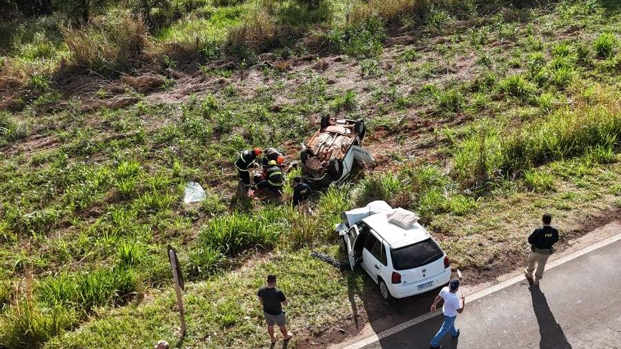 Image for Acidente entre carros mata um e deixa cinco feridos em rodovia