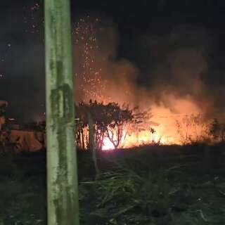 Inc&ecirc;ndio atinge &aacute;rea de mata e forma fuma&ccedil;a densa no Nova Campo Grande