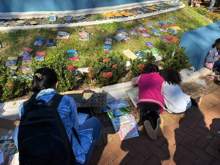 De graça, 2 mil livros estão à espera de novos donos na Praça Ary Coelho