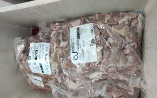 Den&uacute;ncia mostra carnes descongeladas fora da refrigera&ccedil;&atilde;o em cozinha do Sesc