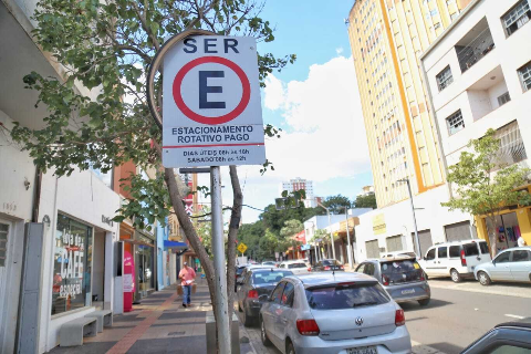 Prefeita promete p&ocirc;r fim &agrave; novela do parqu&iacute;metro at&eacute; o fim do ano