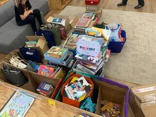 Camila esperava 900, mas arrecadou 19 mil livros em 3 semanas Camila esperava 900, mas arrecadou 19 mil livros em 3 semanas