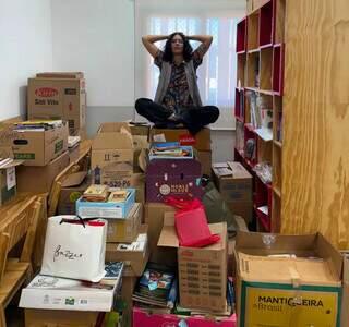 Camila esperava 900, mas arrecadou 19 mil livros em 3 semanas Camila esperava 900, mas arrecadou 19 mil livros em 3 semanas