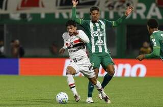 Chapecoense vence São Paulo e conquista 2ª vitória no Brasileirão Chapecoense vence São Paulo e conquista 2ª vitória no Brasileirão