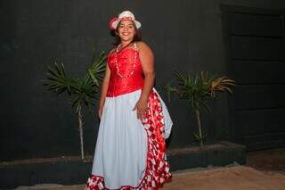 Com chap&eacute;u e muito samba, p&uacute;blico faz festa para Seu Z&eacute; Pelintra