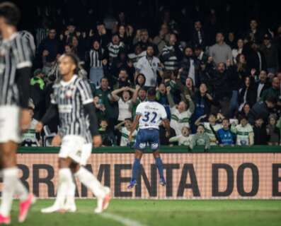Coritiba vence Corinthians e ultrapassa rival no Brasileir&atilde;o