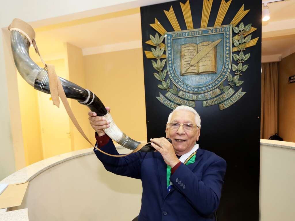 Escritor fronteiriço assume cadeira na Academia de Letras de MS