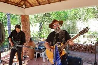 Brunch rústico tem pão artesanal e chácara colonial a 12 km do Centro Brunch rústico tem pão artesanal e chácara colonial a 12 km do Centro
