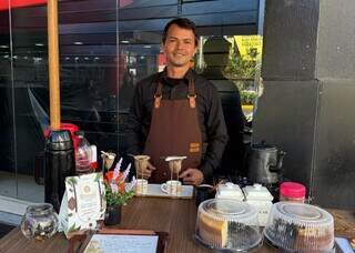 Na 14 de Julho, bicicleta leva café coado na hora, bolo e homenagem aos pais Na 14 de Julho, bicicleta leva café coado na hora, bolo e homenagem aos pais