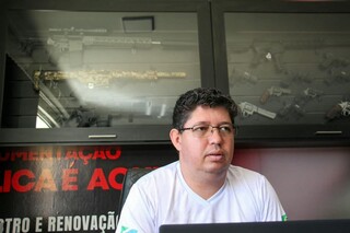 Medo de assaltos transforma Cafezais em avenida de comerciantes armados