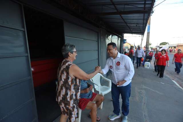 No bairro mais populoso, F&aacute;bio Trad ouve demandas por sa&uacute;de e seguran&ccedil;a
