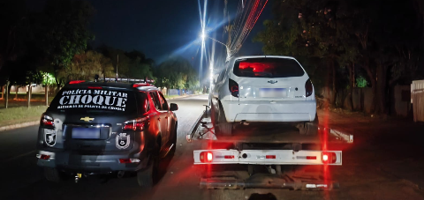 Ladr&otilde;es invadem casa, levam de geladeira a carro e abandonam ve&iacute;culo