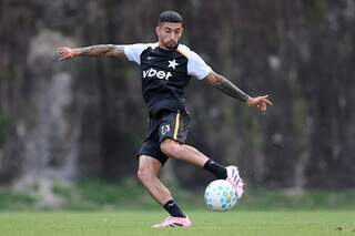 Botafogo e Athletico-PR fecham rodada do Brasileirão nesta segunda-feira Botafogo e Athletico-PR fecham rodada do Brasileirão nesta segunda-feira