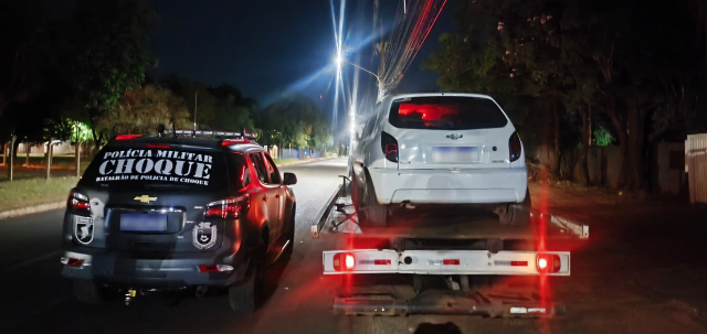 Ladr&otilde;es invadem casa, arrancaram a fia&ccedil;&atilde;o, e levam de carro a geladeira 