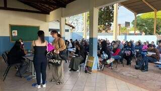 “Sem chegar cedo, não há chance”, diz candidato em fila do Primt “Sem chegar cedo, não há chance”, diz candidato em fila do Primt