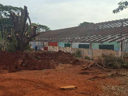 Ap&oacute;s anos de abandono, pr&eacute;dio na Guaicurus come&ccedil;a a dar lugar a policl&iacute;nica