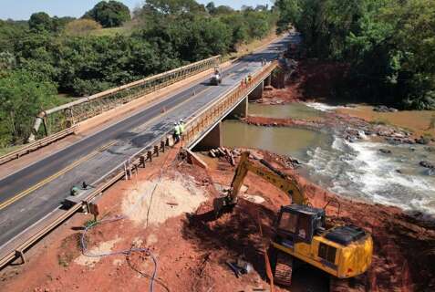 Way-112 alarga duas pontes da BR-158 para ampliar seguran&ccedil;a