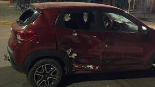 Grupo destrói carro de casal de haitianos a capacetadas no Parque dos Poderes Grupo destrói carro de casal de haitianos a capacetadas no Parque dos Poderes
