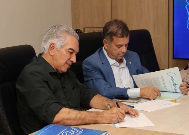 Ao lado de Rog&eacute;rio Marinho, Reinaldo assina compromisso com cooperativismo