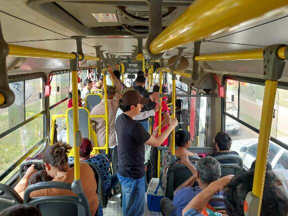 &Ocirc;nibus cruza 50 quil&ocirc;metros no aperto at&eacute; "interior" da Capital por R$ 4,95